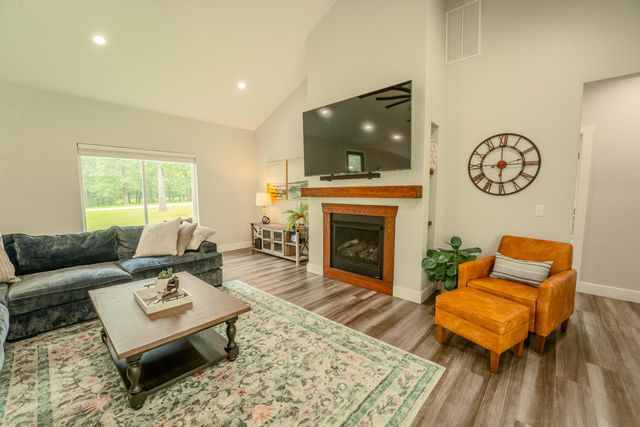 631 Buena Vista Parkway, Strafford, MO 65757