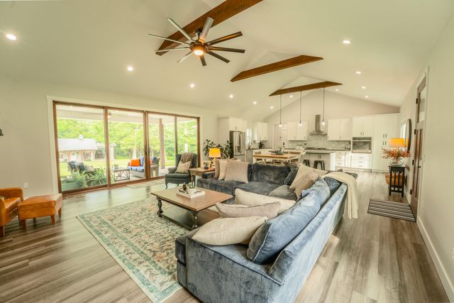 631 Buena Vista Parkway, Strafford, MO 65757