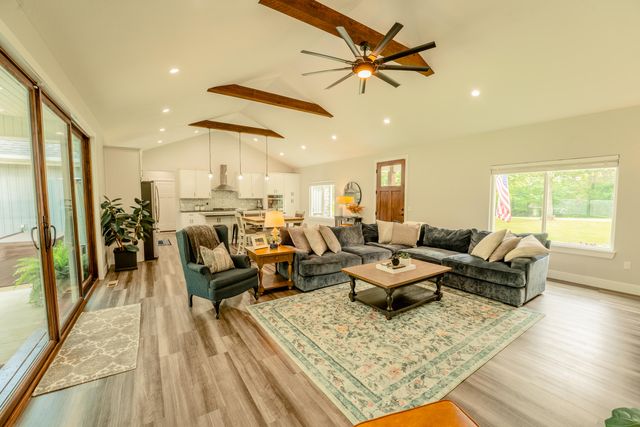 631 Buena Vista Parkway, Strafford, MO 65757