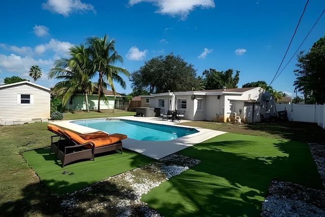6941 Boston Drive, Atlantis, FL 33462