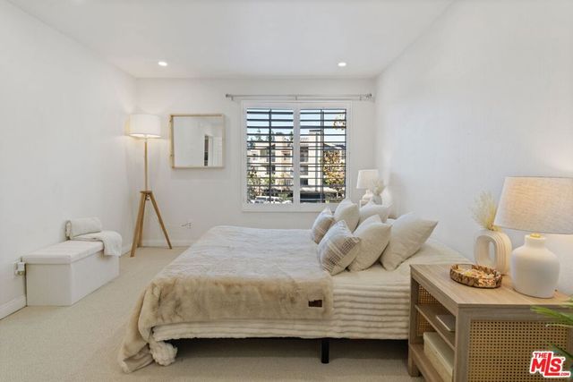 5545 Canoga Avenue 206, Woodland Hills, CA 91367