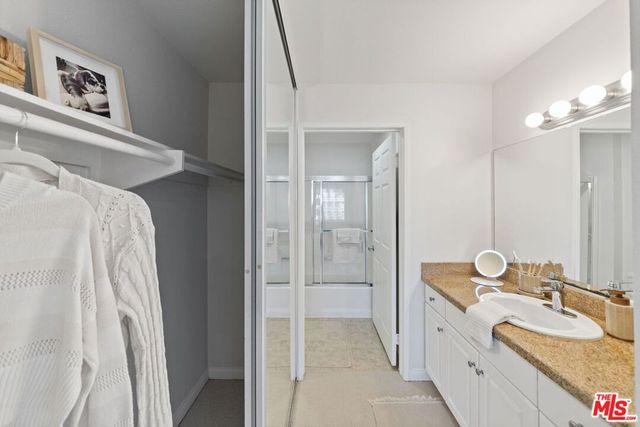 5545 Canoga Avenue 206, Woodland Hills, CA 91367