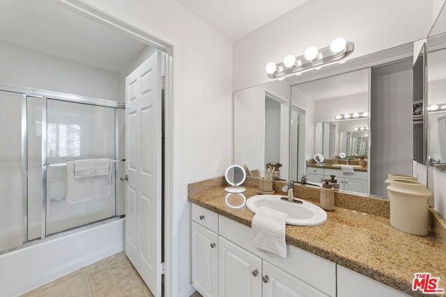 5545 Canoga Avenue 206, Woodland Hills, CA 91367