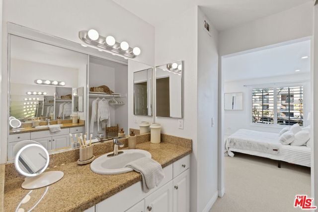 5545 Canoga Avenue 206, Woodland Hills, CA 91367