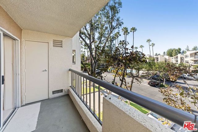 5545 Canoga Avenue 206, Woodland Hills, CA 91367