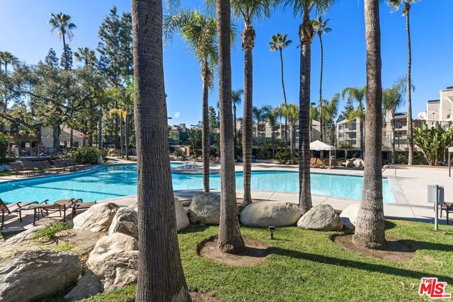 5545 Canoga Avenue 206, Woodland Hills, CA 91367