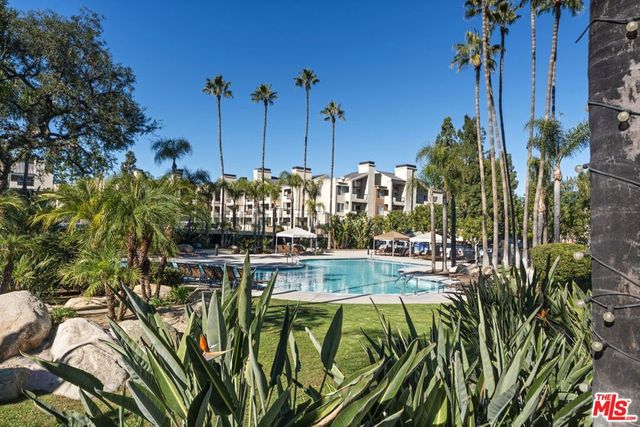 5545 Canoga Avenue 206, Woodland Hills, CA 91367