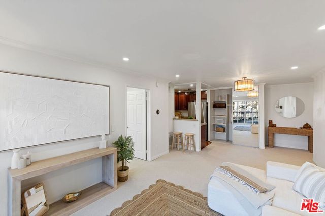 5545 Canoga Avenue 206, Woodland Hills, CA 91367