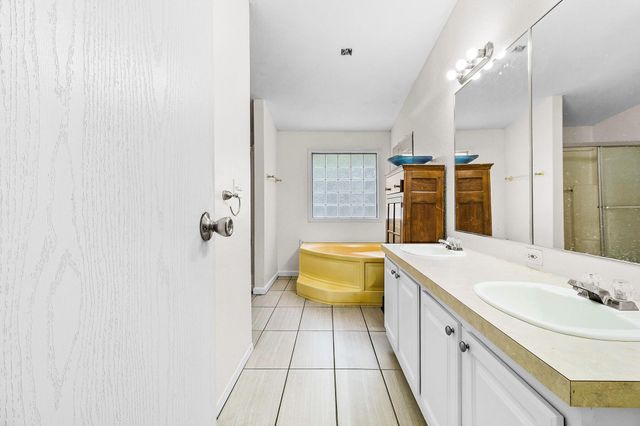 375 White Oak Cove, Onalaska, TX 77360