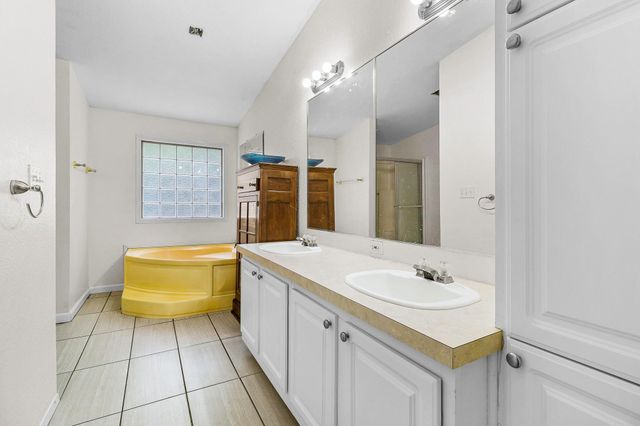 375 White Oak Cove, Onalaska, TX 77360
