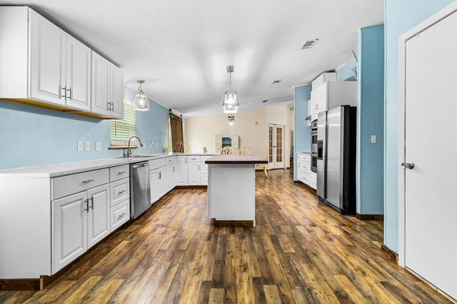 375 White Oak Cove, Onalaska, TX 77360