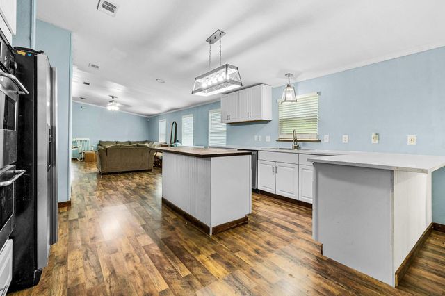 375 White Oak Cove, Onalaska, TX 77360