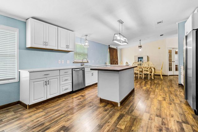 375 White Oak Cove, Onalaska, TX 77360