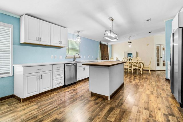 375 White Oak Cove, Onalaska, TX 77360
