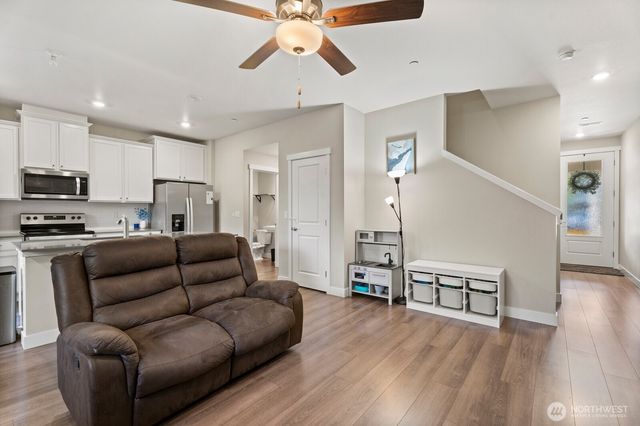 8643 35th Place NE, Marysville, WA 98270