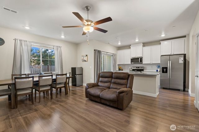 8643 35th Place NE, Marysville, WA 98270