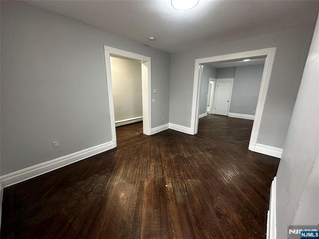 213 7th Street, Newark, NJ 07107