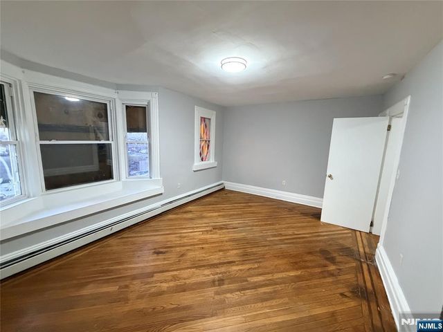 213 7th Street, Newark, NJ 07107