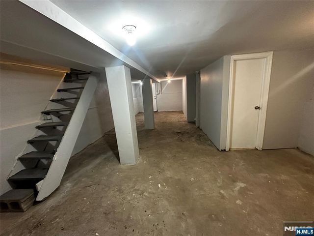 213 7th Street, Newark, NJ 07107