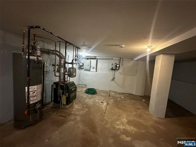 213 7th Street, Newark, NJ 07107