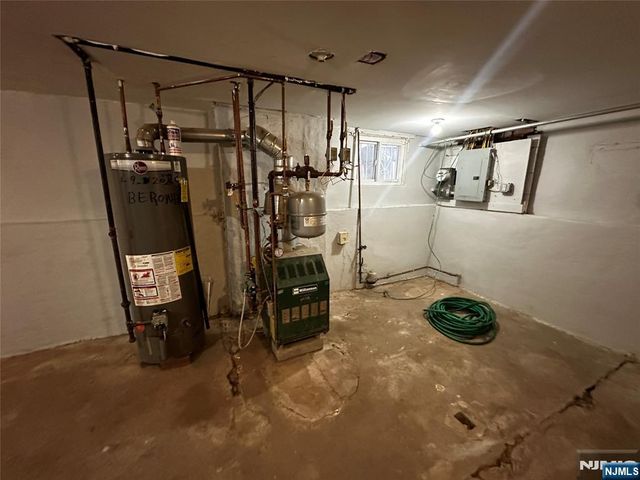 213 7th Street, Newark, NJ 07107