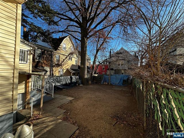 213 7th Street, Newark, NJ 07107