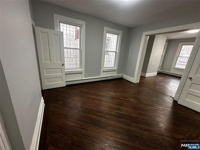 213 7th Street, Newark, NJ 07107