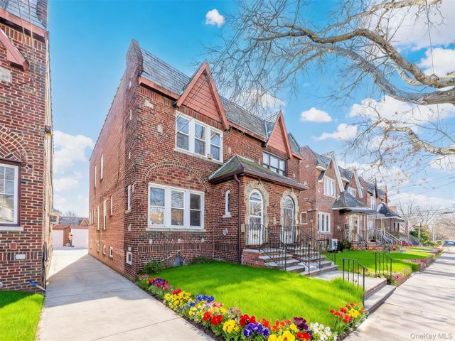 20612 50th Avenue, Oakland Gardens, NY 11364