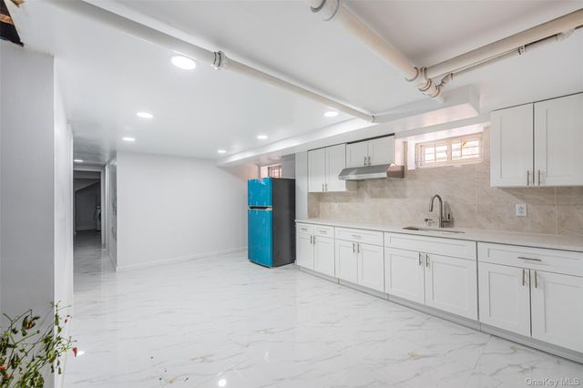 20612 50th Avenue, Oakland Gardens, NY 11364