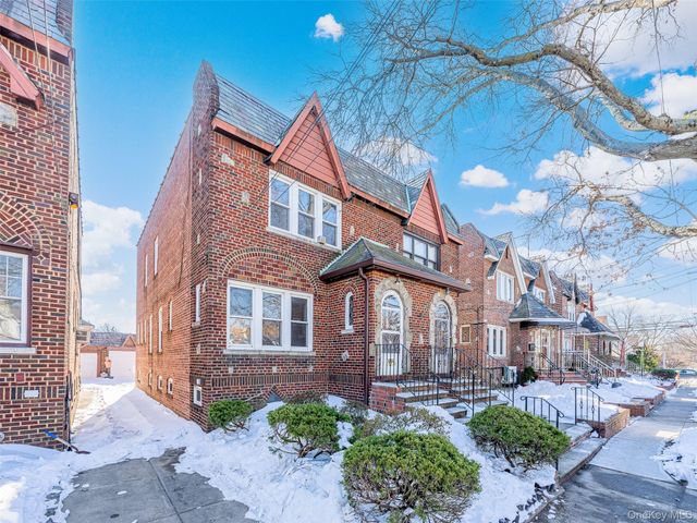 20612 50th Avenue, Oakland Gardens, NY 11364