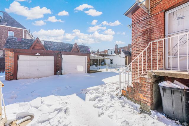 20612 50th Avenue, Oakland Gardens, NY 11364