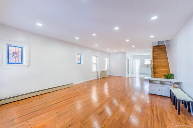 20612 50th Avenue, Oakland Gardens, NY 11364