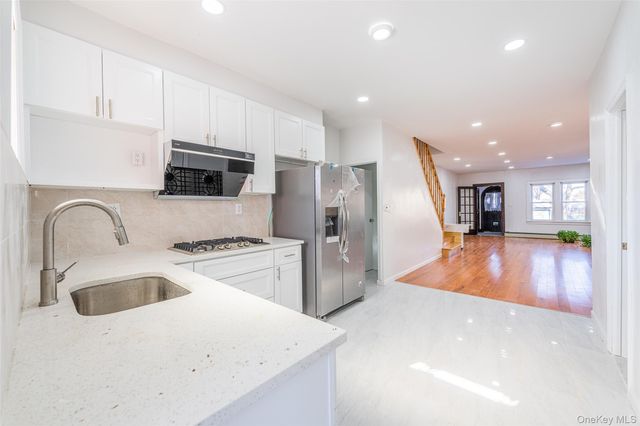 20612 50th Avenue, Oakland Gardens, NY 11364