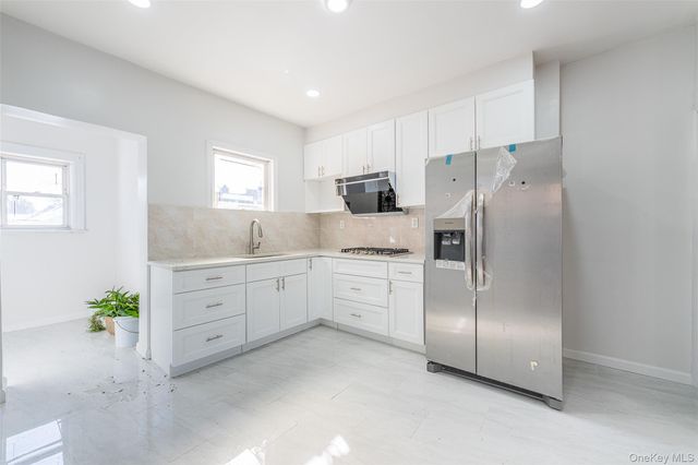 20612 50th Avenue, Oakland Gardens, NY 11364