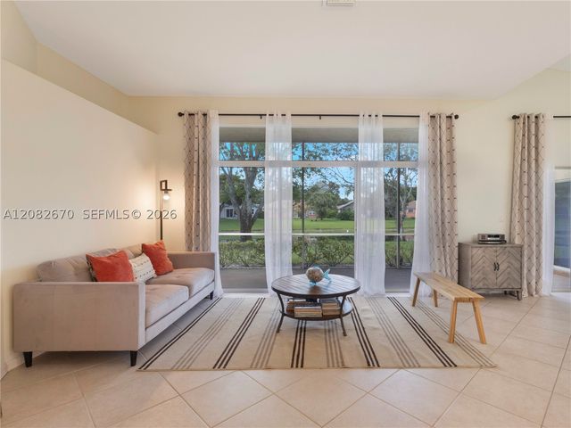 2549 Egret Lake Dr, Green Acres, FL 33413