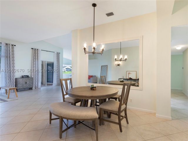 2549 Egret Lake Dr, Green Acres, FL 33413