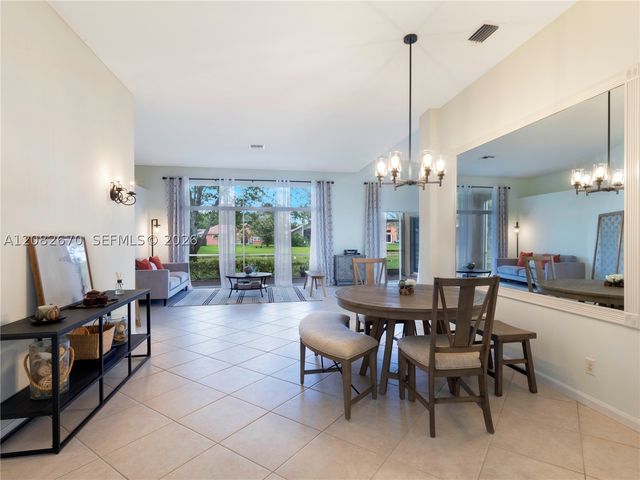2549 Egret Lake Dr, Green Acres, FL 33413