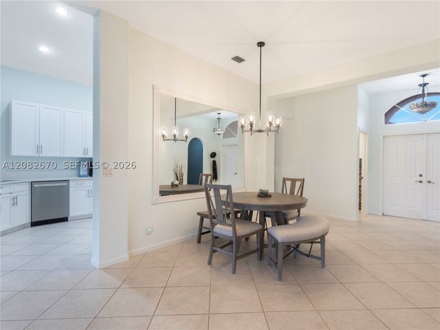2549 Egret Lake Dr, Green Acres, FL 33413