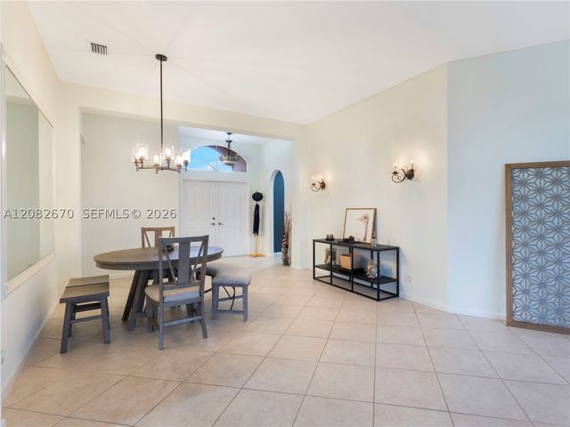 2549 Egret Lake Dr, Green Acres, FL 33413