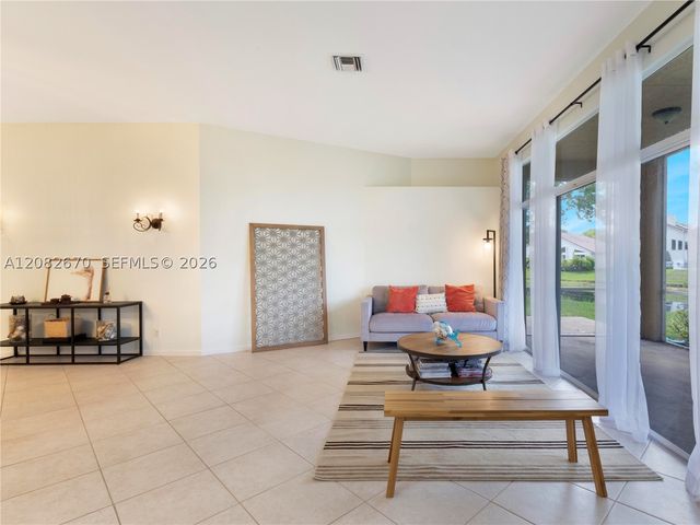 2549 Egret Lake Dr, Green Acres, FL 33413