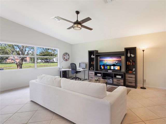 2549 Egret Lake Dr, Green Acres, FL 33413