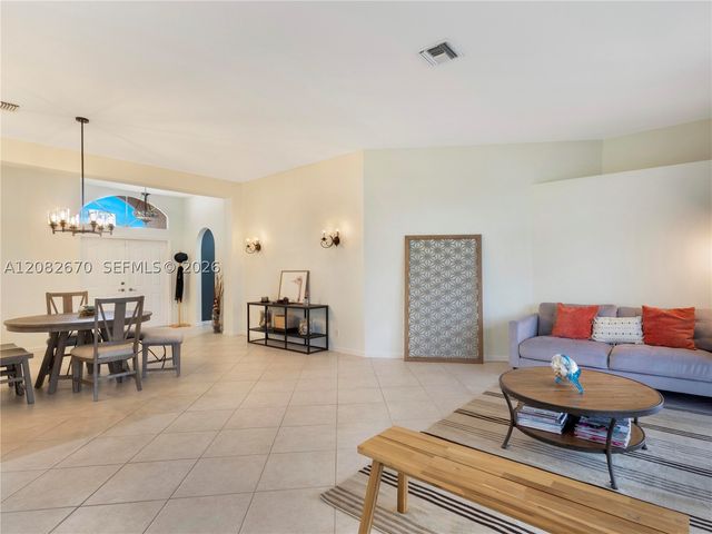 2549 Egret Lake Dr, Green Acres, FL 33413