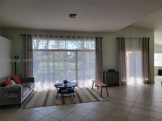 2549 Egret Lake Dr, Green Acres, FL 33413