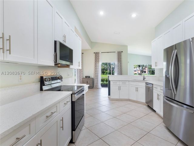 2549 Egret Lake Dr, Green Acres, FL 33413