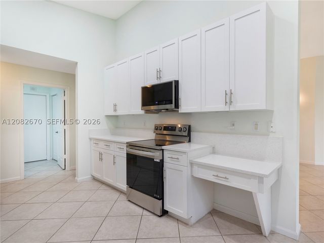 2549 Egret Lake Dr, Green Acres, FL 33413