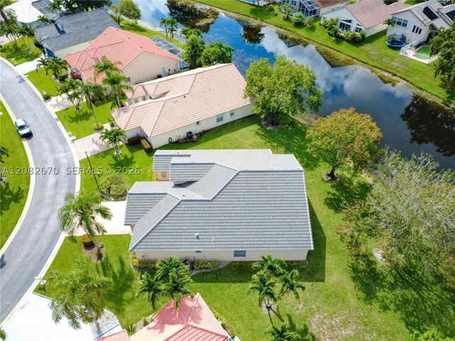 2549 Egret Lake Dr, Green Acres, FL 33413