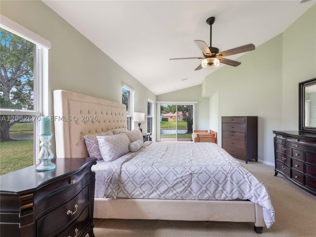 2549 Egret Lake Dr, Green Acres, FL 33413
