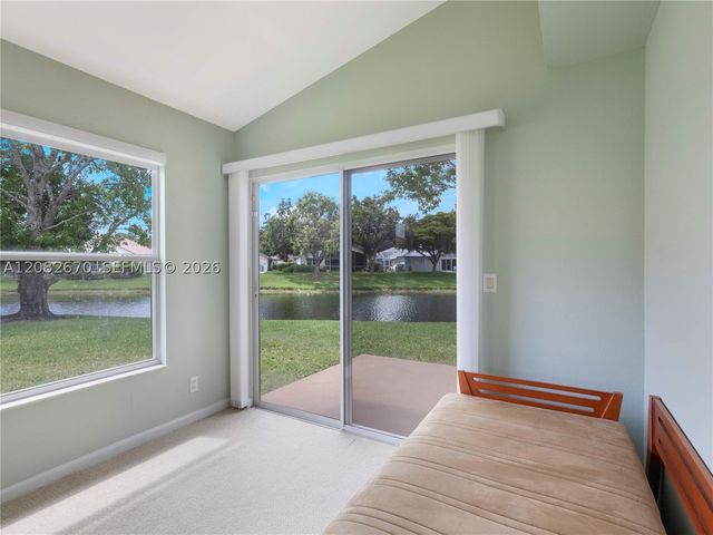 2549 Egret Lake Dr, Green Acres, FL 33413