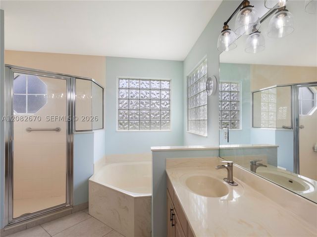 2549 Egret Lake Dr, Green Acres, FL 33413