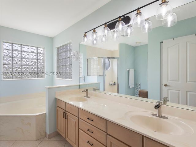 2549 Egret Lake Dr, Green Acres, FL 33413